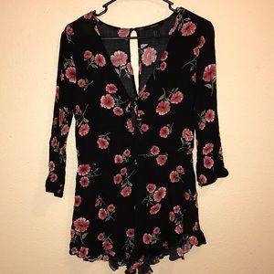 💕🌹Forever21 romper🌹💕